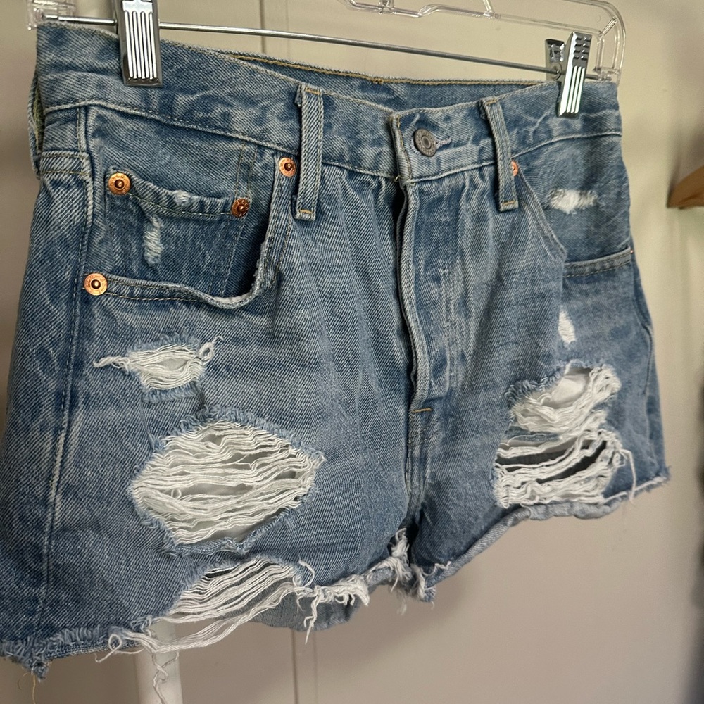 Levi’s Women’s 501 High Waisted Distressed Denim Shorts Medium Wash 28” waist - Picture 2 of 10